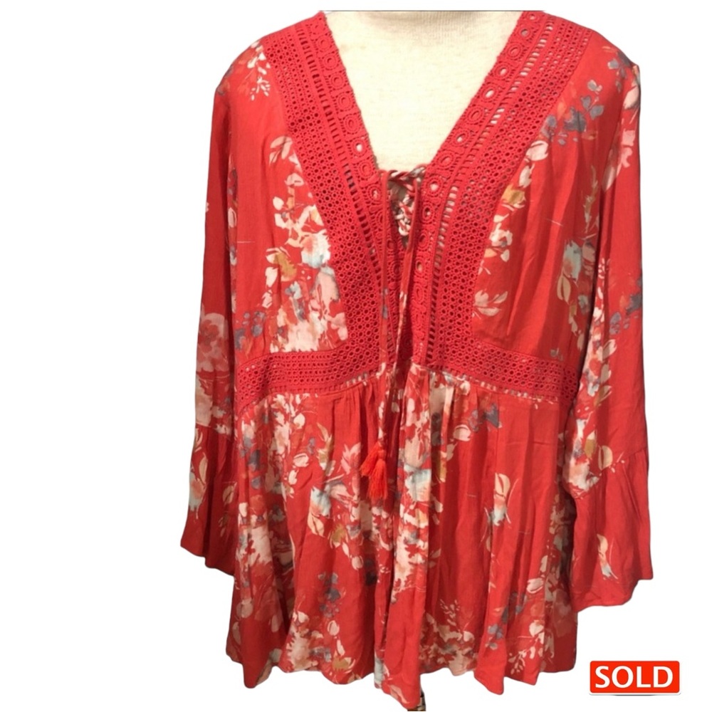 ♻️SOLD♻️.  NWT Torrid floral embroidered babydoll boho top tunic